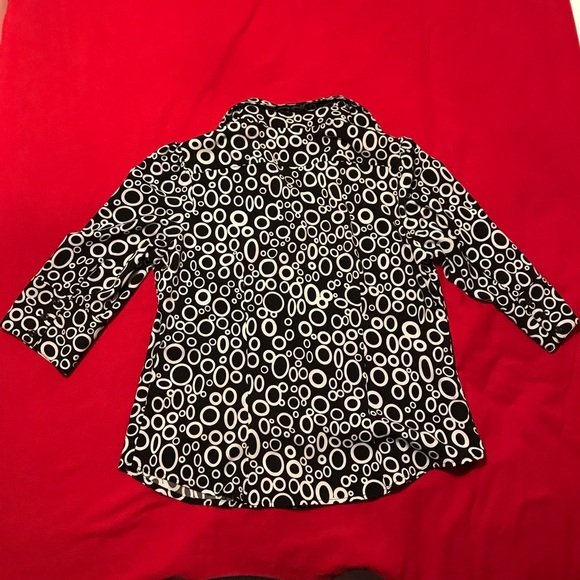 Dressbarn Blouse Black and White with Geometric Shape Size Large - Picture 2 of 4